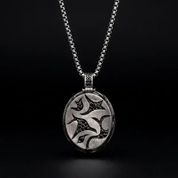 hasanirtempart1 (1) Tribal Motifli ve Siyah Taşlı Oval Plaka Gümüş Kolye Modeli