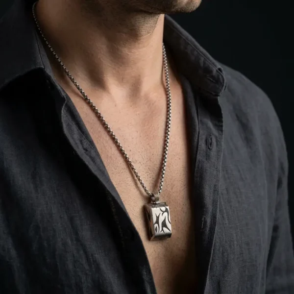 hasanirtempart1 (3) Siyah Taşlı Prizma Plaka Gümüş Kolye Modeli