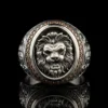 Gravür Desenli Oval Aslan Gümüş Erkek Yüzük Modeli