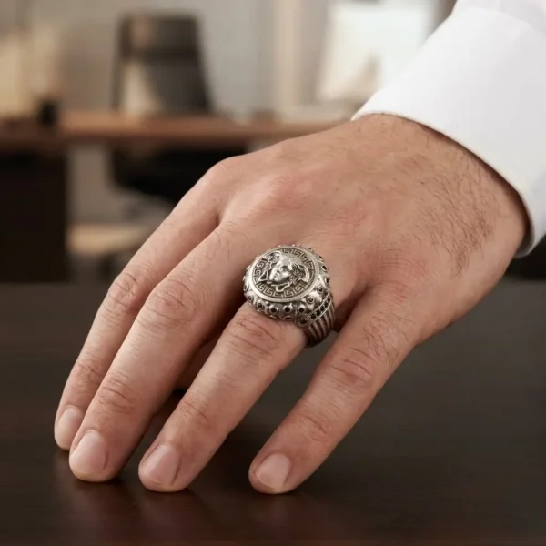 Antik Çağ Medusa Figürlü Gümüş Erkek Yüzük Modeli