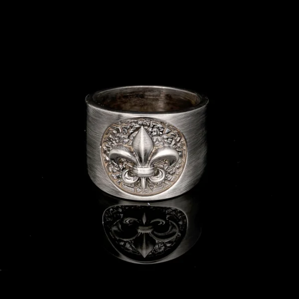 Fleur De Lis Figürlü Düz Form Gümüş Erkek Yüzük Modeli