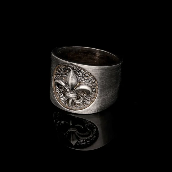 Fleur De Lis Figürlü Düz Form Gümüş Erkek Yüzük Modeli