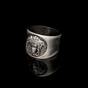 Medusa Figürlü Düz Form Gümüş Erkek Yüzük Modeli