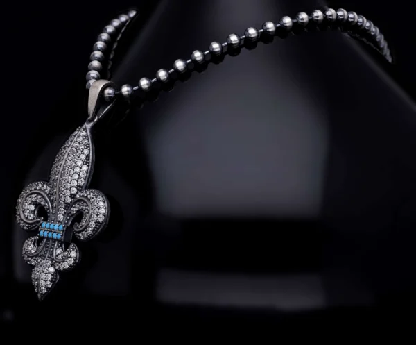 kol82 Fleur de Lis Sembolü Pave Taşlı Gümüş Erkek Kolye Modeli