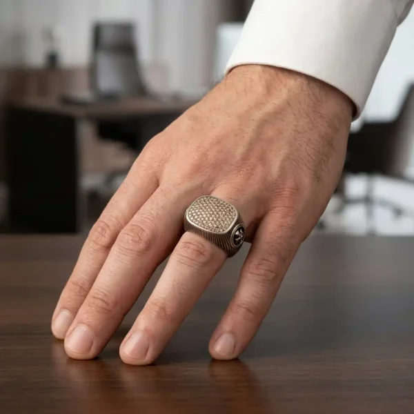 s44c3 Ekran Modeli Pave Taşlı Gümüş Erkek Yüzük Modeli