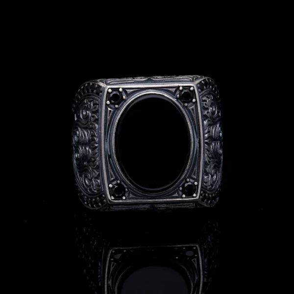 yuz760 Oval Oniks Taşlı Gravür Desenli Gümüş Erkek Yüzük Modeli