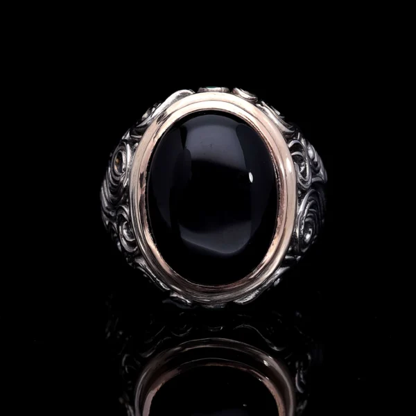 Kabartma Desenli Oniks Taşlı Oval Gümüş Erkek Yüzük Modeli